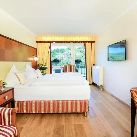 Bellevue Rheinhotel Otel 4*